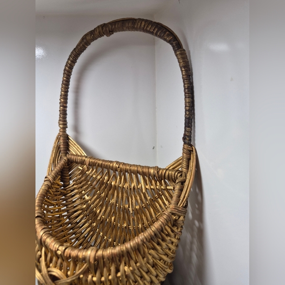 Gold Painted Wicker Wall Hanging Baskets - Picture 3 of 6